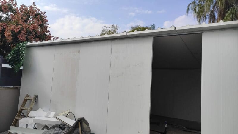 בניית יחידת דיור בחצר מפאנלים מבודדים